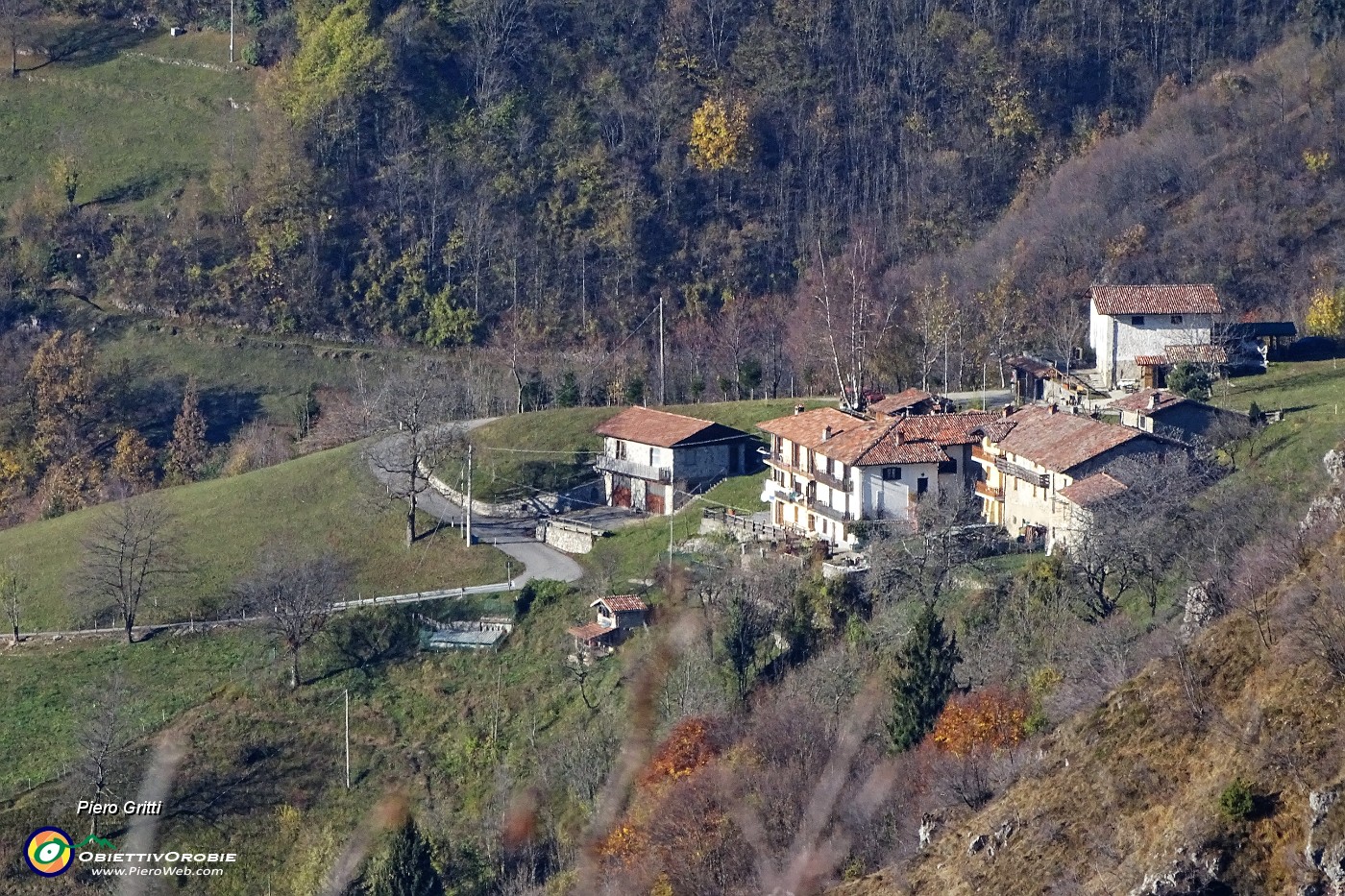 79 Zoom su Salvarizza, da dove son salito il giorno prima alla Cima Pizzo Rabbioso.JPG